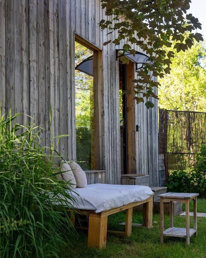Location de vacances pour 2 personnes, avec Terrasse et Jardin ainsi que Piscine et Vue à Lissac-et-Mouret