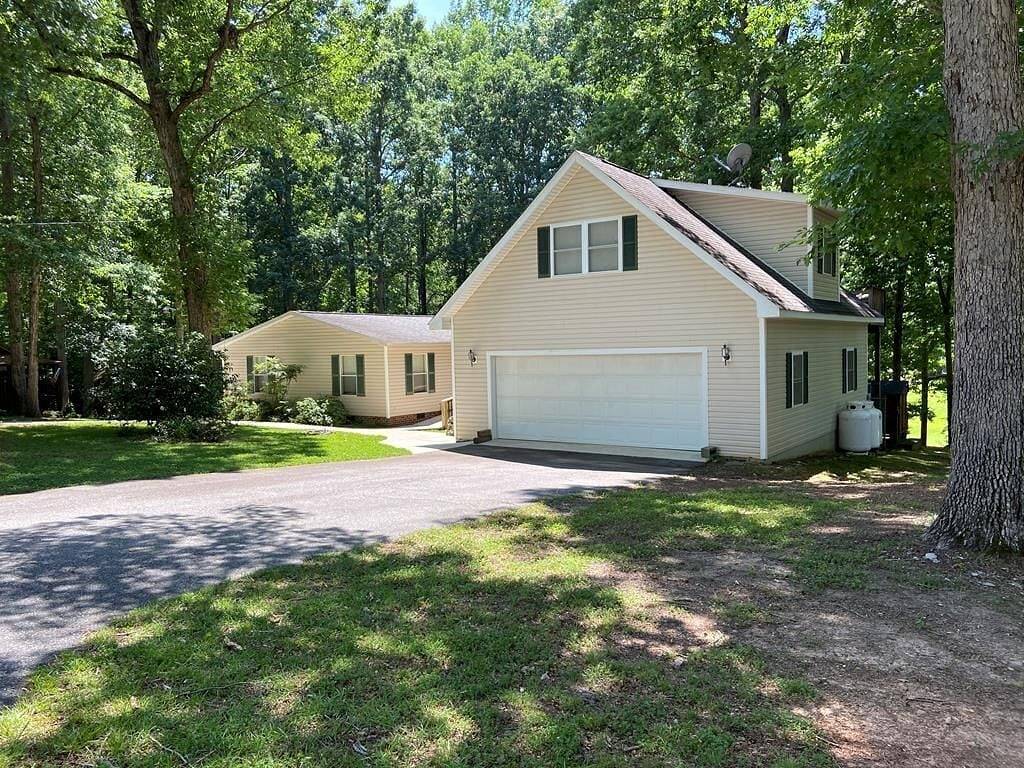 Bed And Breakfasts for 4 Guests in Lake Gaston, North Carolina