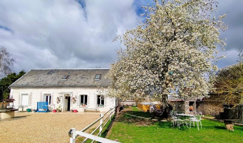 Location de vacances pour 15 personnes, avec Jacuzzi ainsi que Jardin et Piscine à La Couture-Boussey