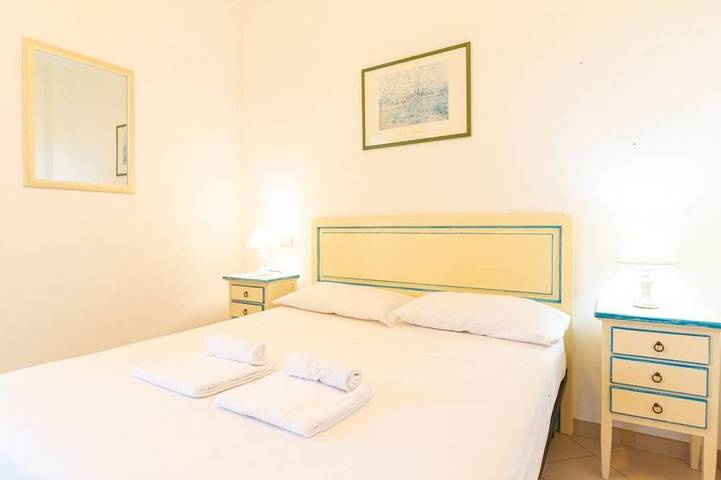 Appartement entier, Situé au cœur de Torregrande, à quelques mètres de la plage, cet appartement confortable au sein d’une résidence en front de mer est la solution idéale pour des vacances relaxantes en Sardaigne. Le logement n’est pas directement face à la mer, in Torregrande, Oristano