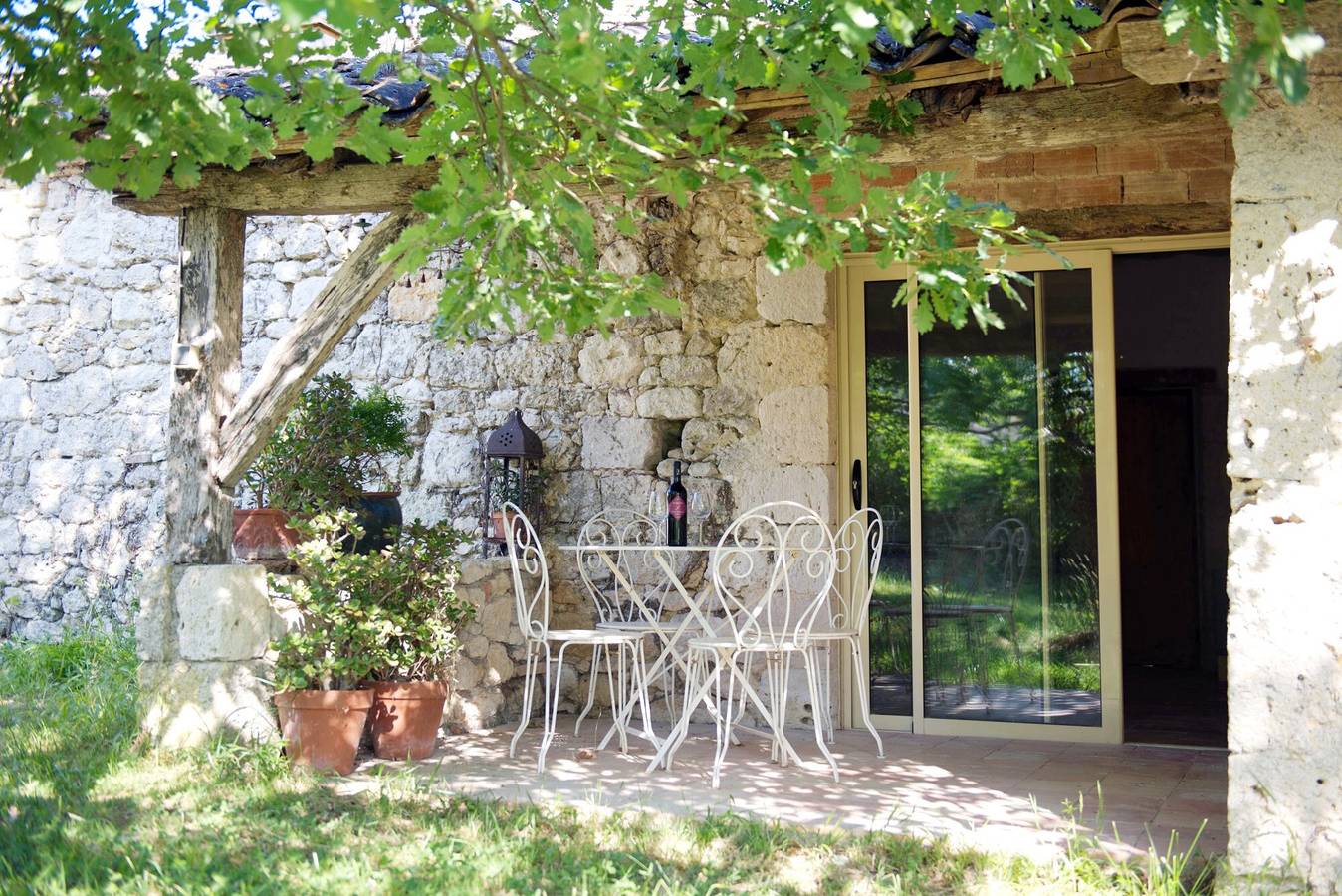 Jolie maison en pierre à la campagne avec piscine et jardin privé in Bourg-de-Visa, Quercy