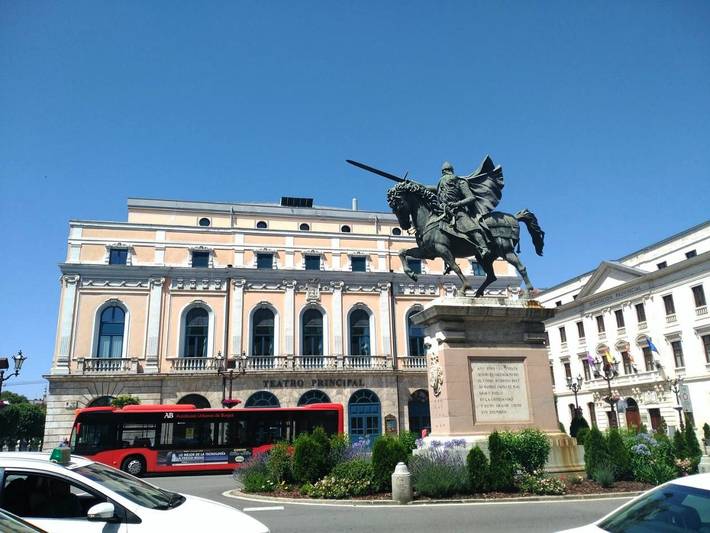 Gîte pour 5 personnes, avec jacuzzi et balcon à Burgos - 4