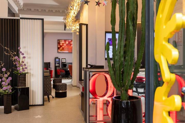 Hôtel pour 4 personnes, avec vue dans L'Olympia (Paris)