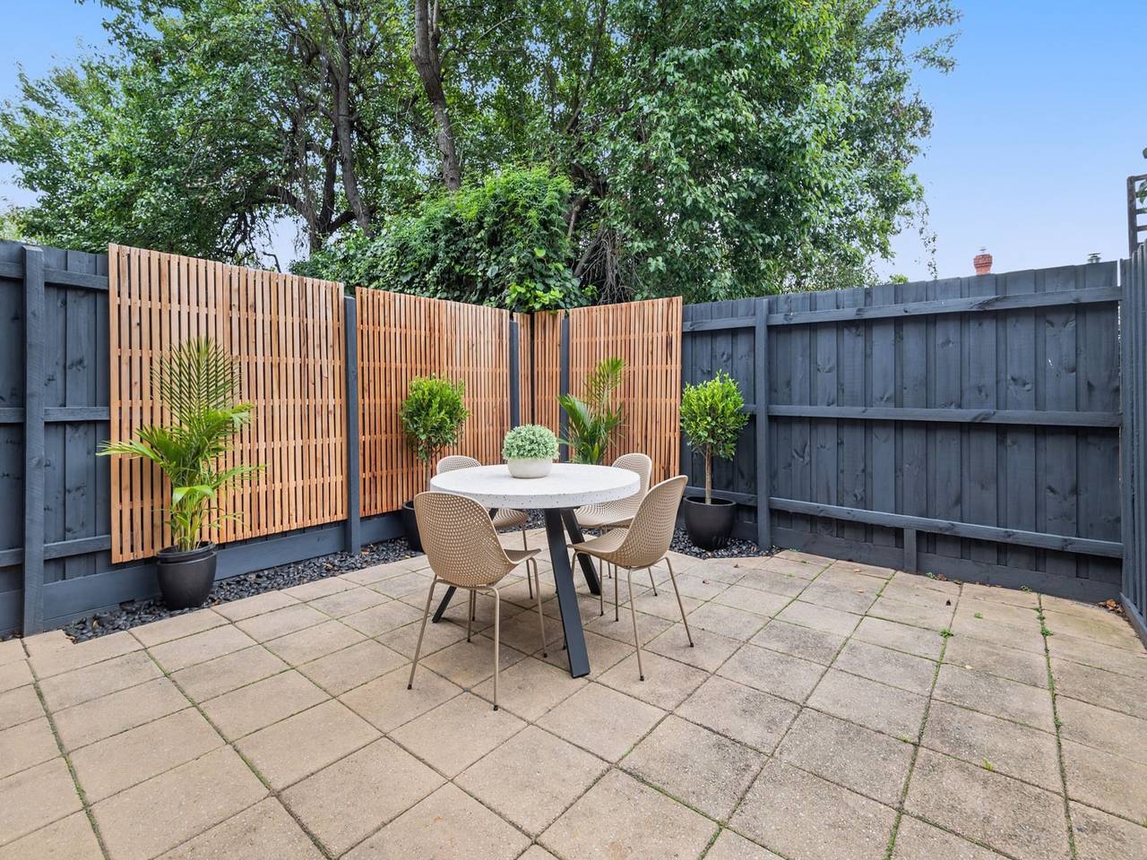 Entire apartment, Sleek 2-Bed Terrace near Local Parks in Melbourne, Yarra City