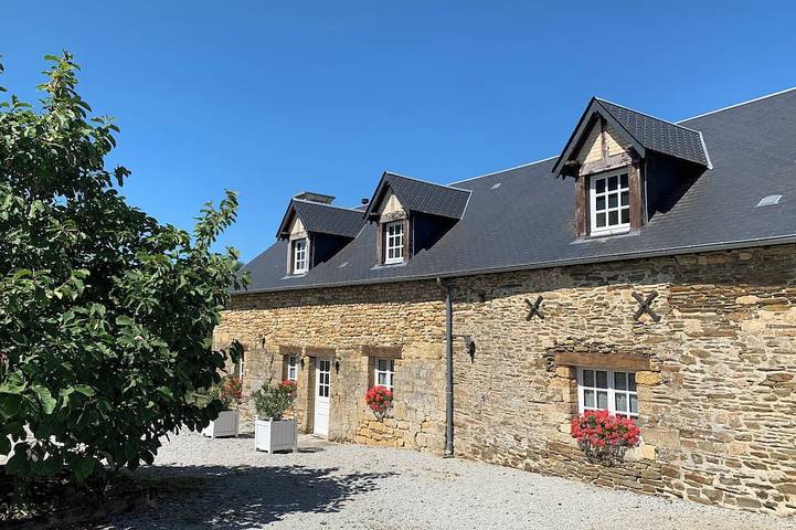Gîte pour 7 personnes, avec jardin à La Caine