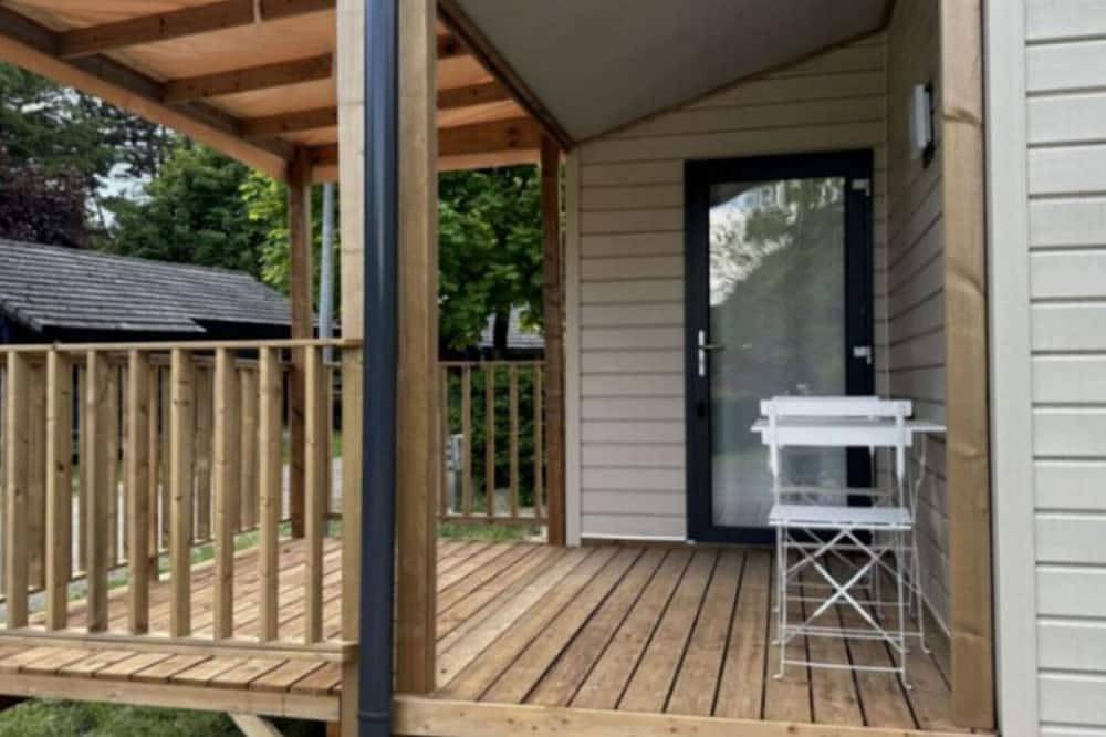 Casa móvil acogedora con terraza - 4 personas in Challes-les-Eaux, Chambéry region