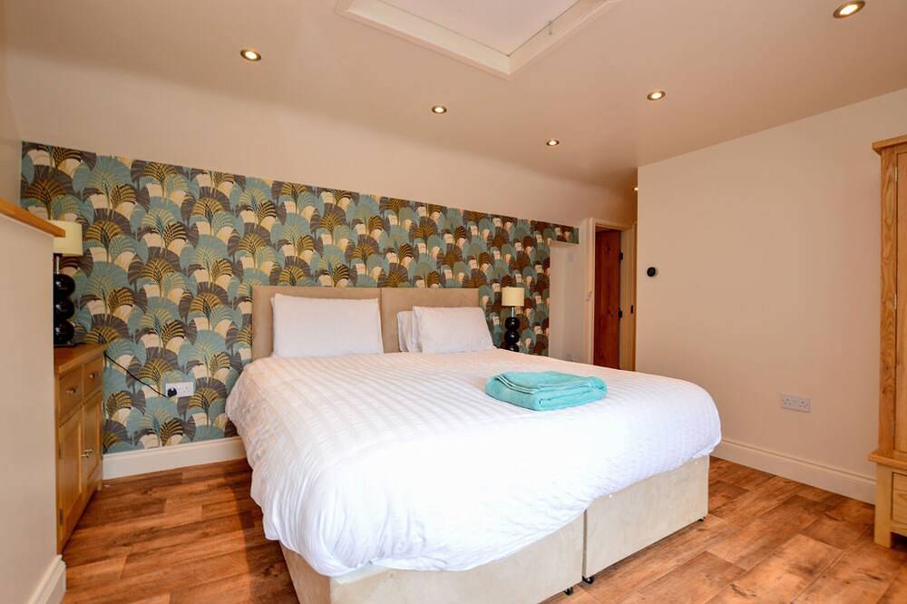 Clearviews spectacular views, all superking rooms en-suite, hot tub, walk to pub in Church Stretton, Shropshire Hills