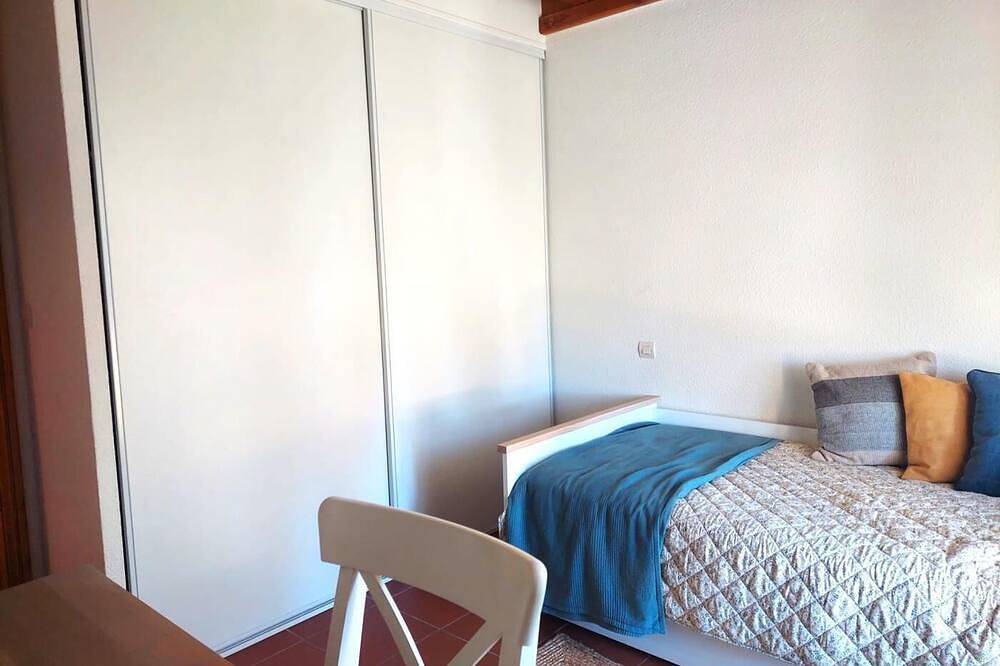 Townhouse 3 Bed Pool, Paddle Court, Fireplace & Wi-Fi in Sainte-Léocadie, Prades region