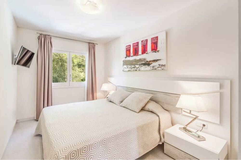 Casa sulla spiaggia, ristrutturata, giardini, barbecue, tranquilla, ideale per famiglie e relax in Playa de Muro, Muro