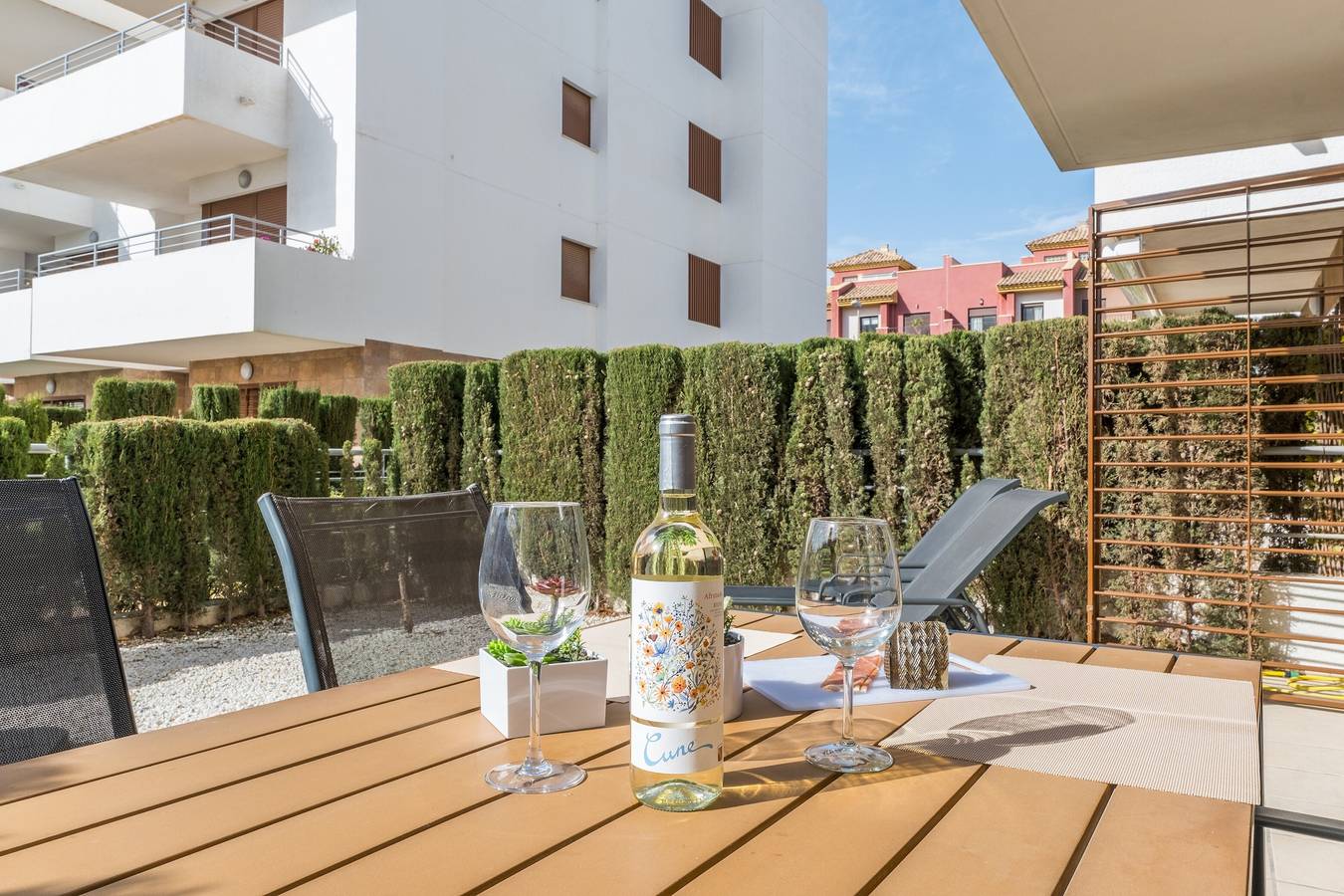 Geheel appartement, Appartement 'Terrazas de Campoamor Sunrise' met Privé Terras, Wifi en Airconditioning in Lomas de Don Juan, Orihuela