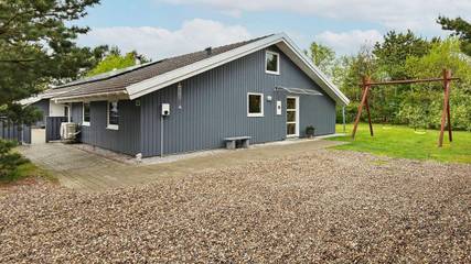 Ferienhaus für 12 Personen, mit Pool und Sauna sowie Terrasse und Whirlpool in Houstrup Strand