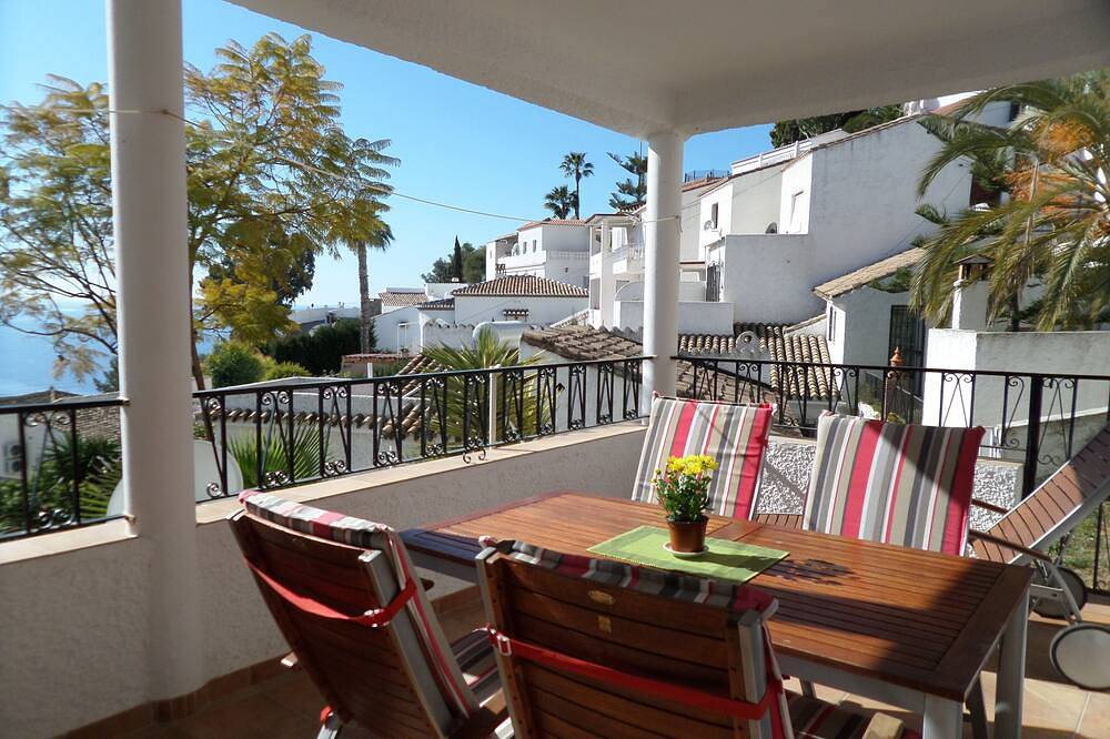 Entire apartment, Apartment in a beautiful, quiet location with stunning panoramic views across the sea in Velilla-Taramay, Almuñecar