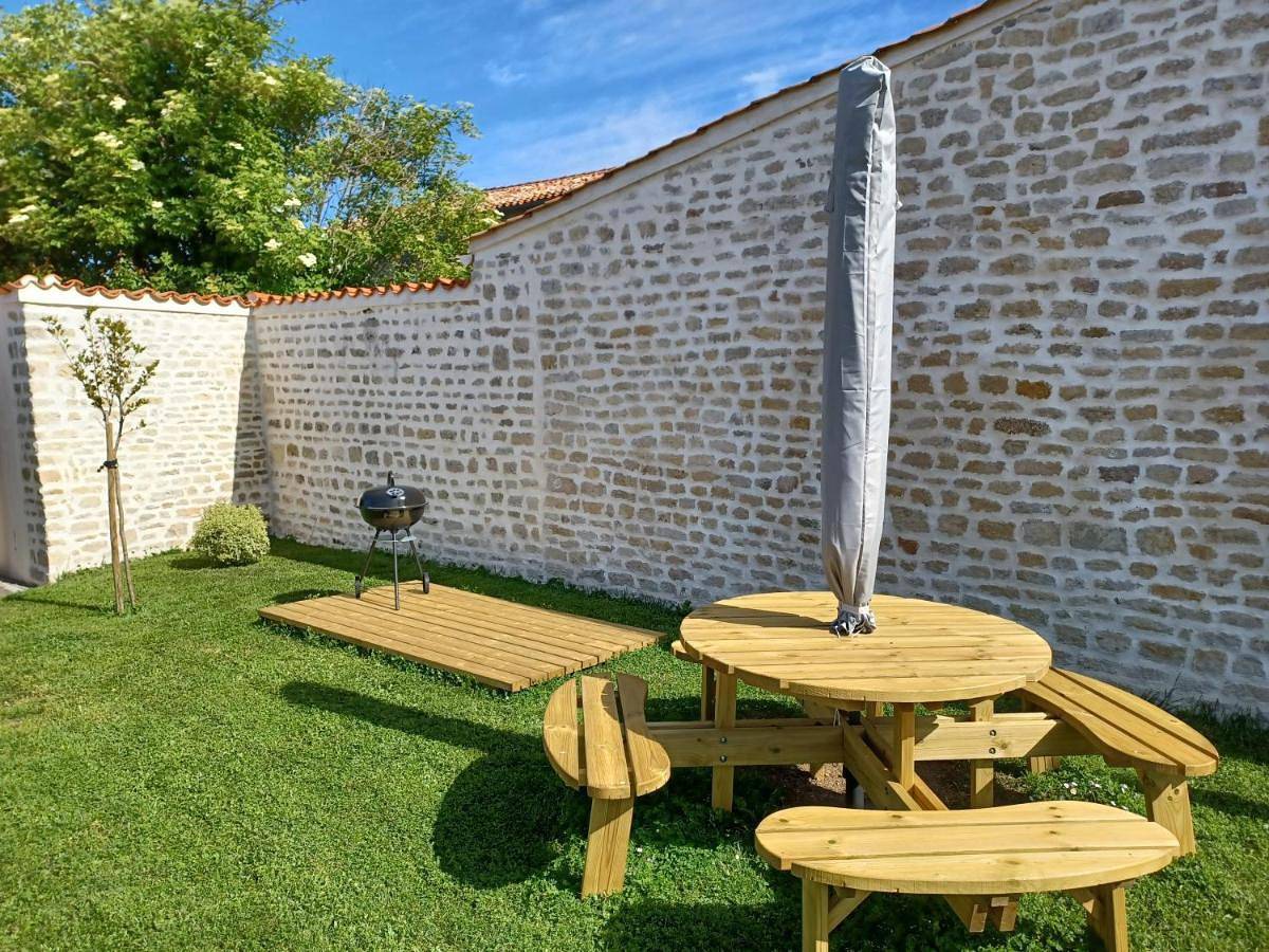 Double Room with Private Bathroom in Thairé, Région de La Rochelle