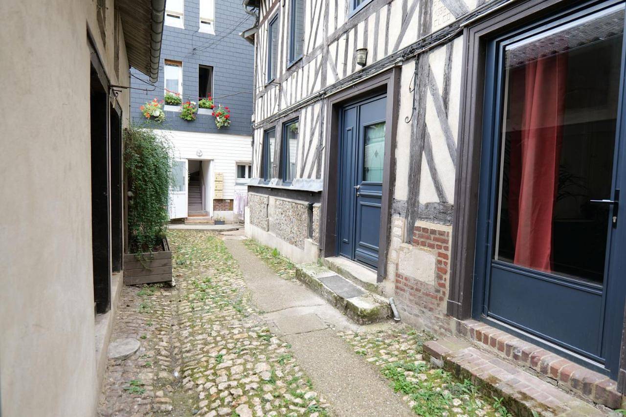 Appartement entier, Four-Bedroom Apartment in Pont-Audemer, Région de Bernay