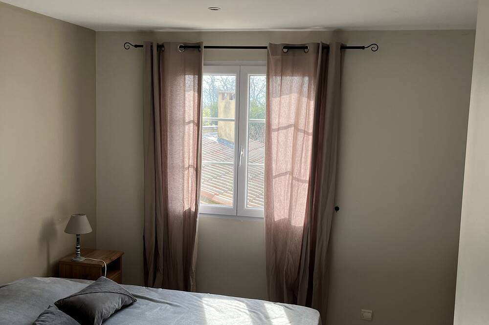 House in Saint-Rémy-de-Provence, gated pool on the edge of a green area in Saint-Rémy-de-Provence, Arles region