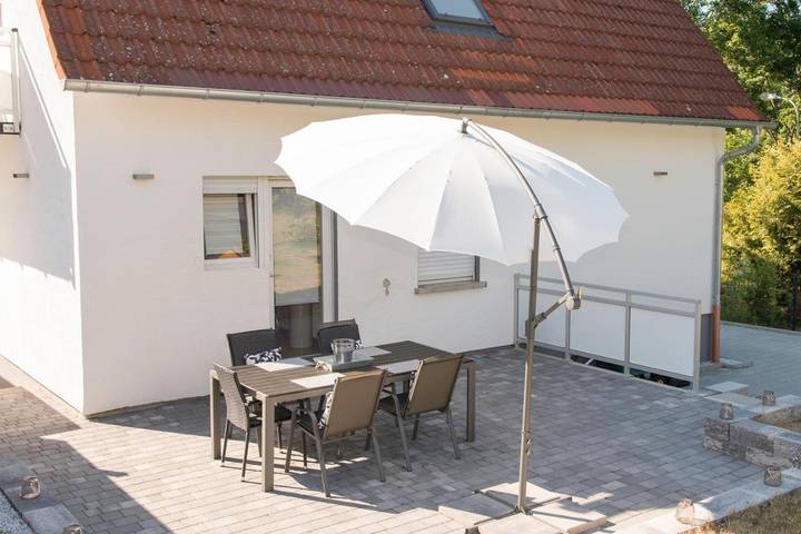 Ferienwohnung für 3 Personen, mit Balkon und Terrasse sowie Garten und Ausblick in Zweibrücken - 2