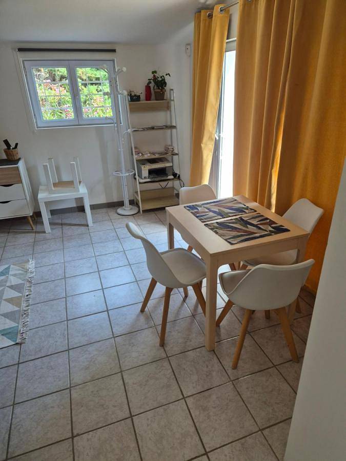 Gîte pour 6 personnes, avec jardin à Saint-Martin-de-Londres - 4