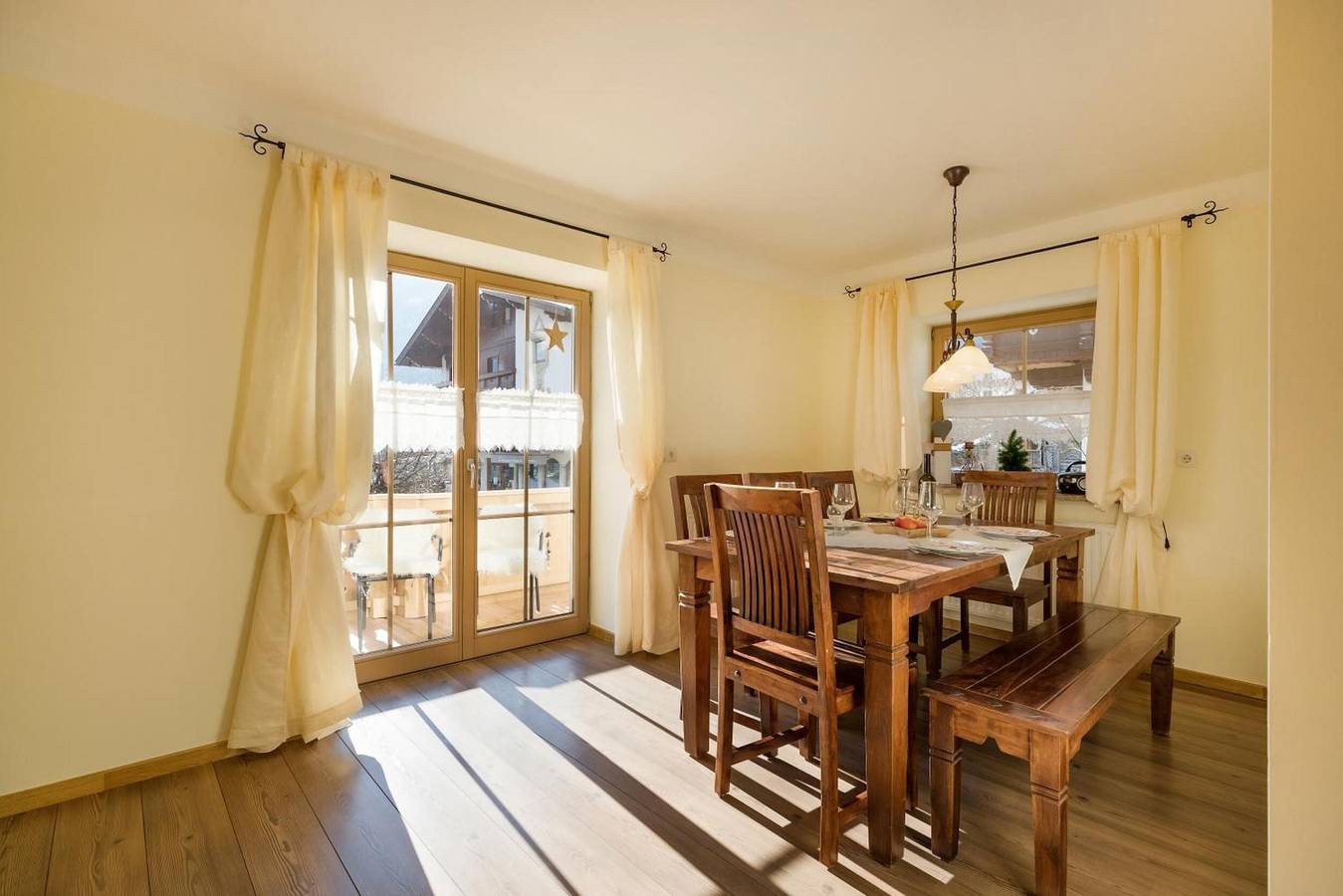 Ganze Wohnung, Apartment Das Krumerhaus – "Der Gerlosstein" mit Bergblick und Blick auf den Dorfplatz, Balkon in Tuxer Alpen, Aschau im Zillertal