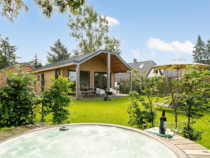 Vakantiehuis voor 4 personen, met Whirlpool en Tuin in Putten
