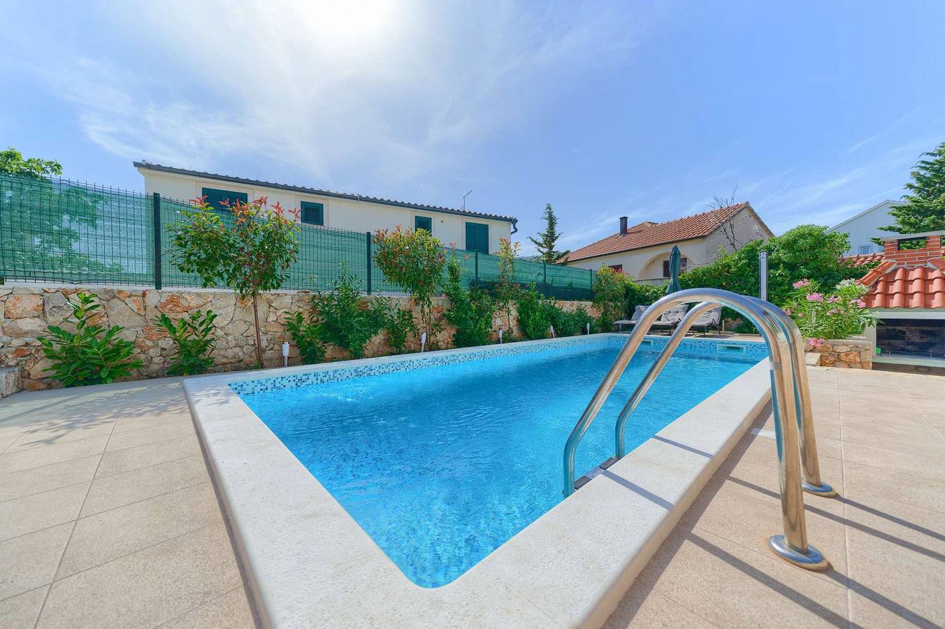 Ferienhaus Ariana - schönes Ferienhaus mit Pool in Strandnähe in Razanj, Šibenik-Knin