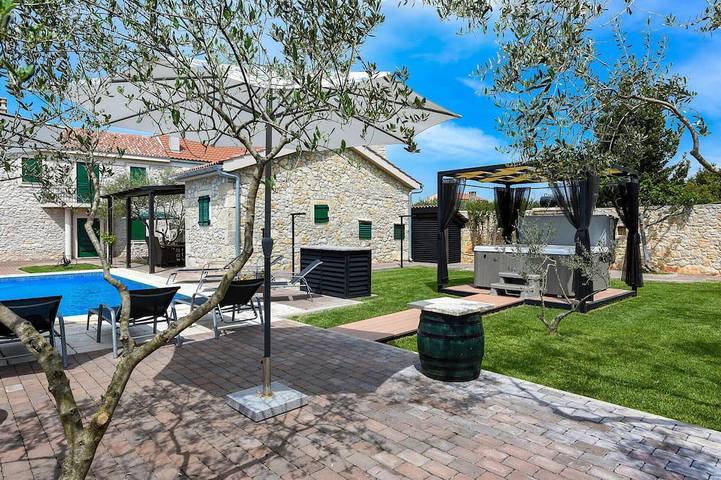 Holiday home for 8 people, with terrace - 1