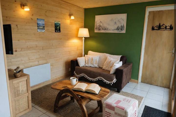 Gîte pour 4 personnes, avec terrasse et jardin à Vernet-la-Varenne