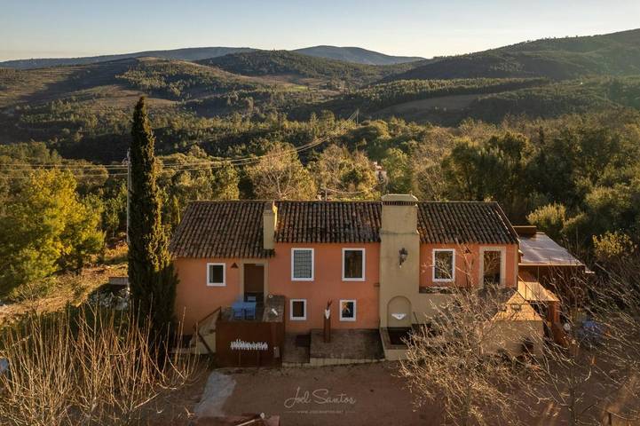 Casa rural para 3 personas, con vistas además de piscina y jardín, Se admiten mascotas en Alentejo