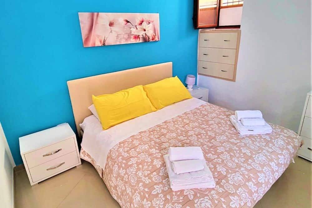 Geheel appartement, Apartment for 4 Guests Near the Seafront in Santa Maria di Castellabate, Cilento