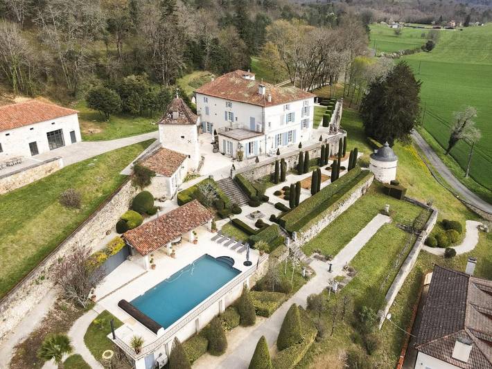 Chambre d’hôte pour 2 personnes, avec Terrasse et Jardin ainsi que Piscine et Vue