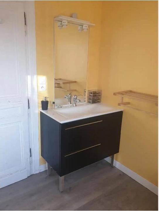 Appartement entier, One-Bedroom Apartment in Pont-Audemer, Région de Bernay