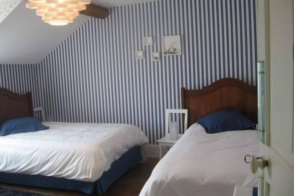 Charming 5-Bedroom House with Large Garden, Terrace, and Authentic Decor in Le Val-d'Ajol in Le Val-d'Ajol, Parc naturel régional des Ballons des Vosges