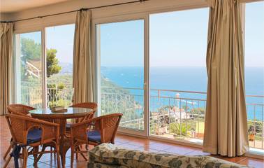 Holiday Rental for 12 People in Blanes, Costa Brava, Photo 4