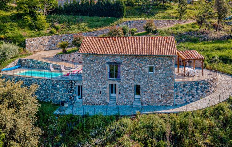 Maison de vacances pour 10 personnes, avec terrasse ainsi que piscine et jardin