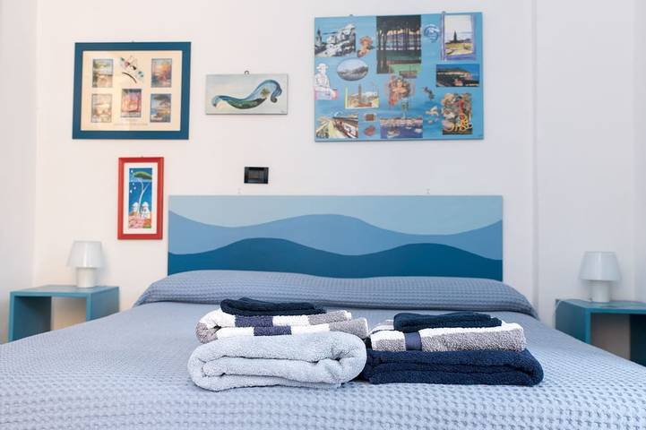Ganze Wohnung, Casa Mira Parasio - Wunderschönes Künstlerhaus in einem mittelalterlichen Dorf am Meer in Spiaggia d'Oro (Imperia), Imperia