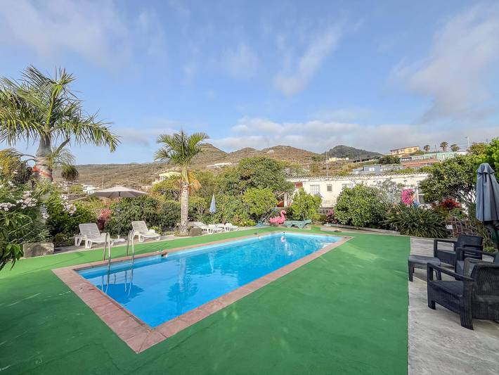 Apartamento de vacaciones para 3 personas, con vistas al mar además de balcón y vistas en La Palma