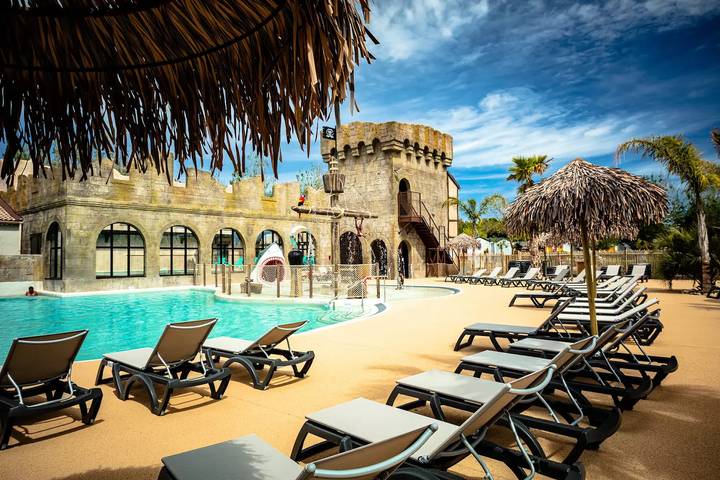 Camping für 6 Personen, mit Terrasse, kinderfreundlich in Vias - 2