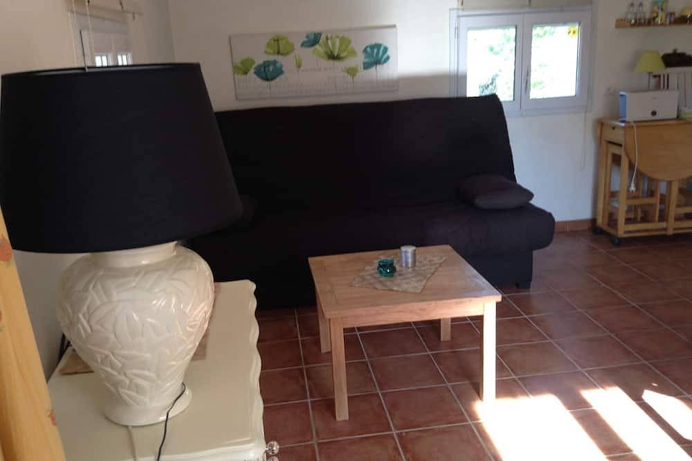En el corazón de Provenza estudio independiente de 25m2 con vistas a las colinas. in Salernes, Region de Draguignan