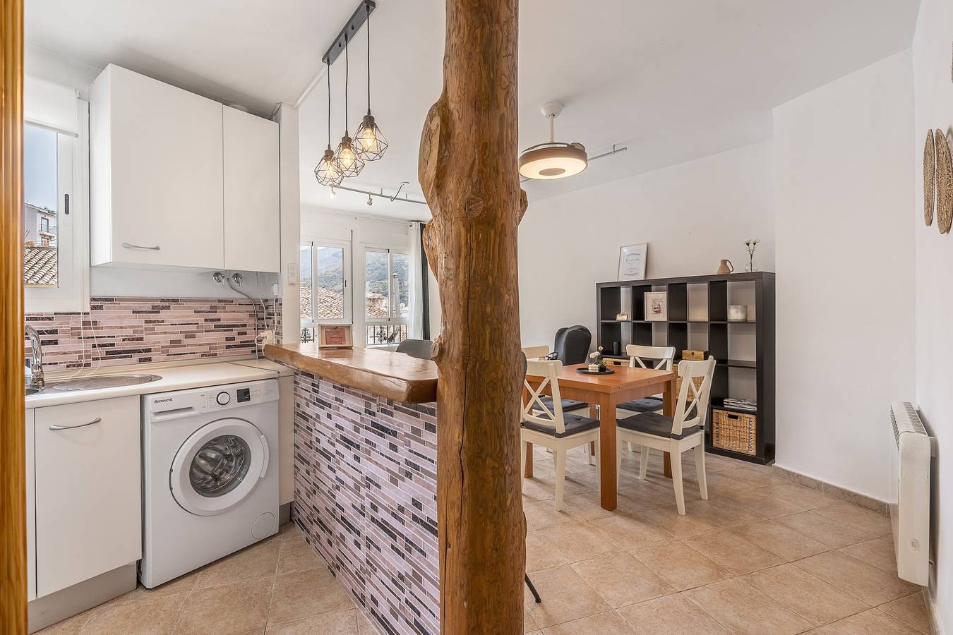 Apartamento entero, Apartamento 'Alojamiento El Pilar' con vistas a la montaña y Wi-Fi in Entorno de Sierra Nevada, Güejar Sierra