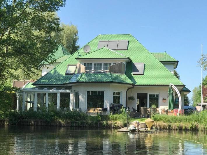 Ferienwohnung für 6 Personen, mit Balkon und Terrasse sowie Seeblick und Ausblick