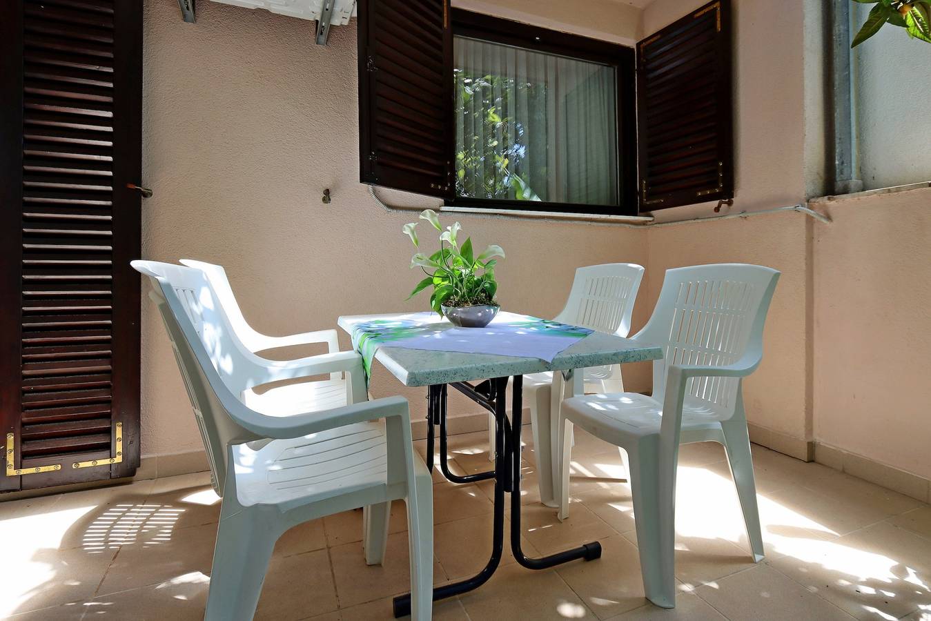 Ganze Wohnung, 1-Zimmer-Ferienwohnung mit Terrasse Selce, Crikvenica A-24450-a in Selce, Primorje-Gorski Kotar