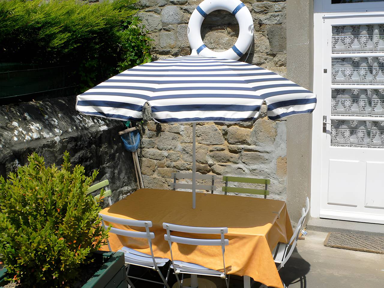 Ferienhaus „Les Flots Bleus“ mit privater Terrasse, Garten und Wlan in Cancale, Mont-Saint-Michel-Bucht