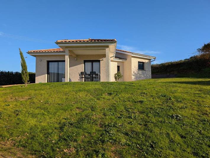 Location de vacances pour 6 personnes, avec jardin et vue, animaux acceptés à La Roche-Vineuse