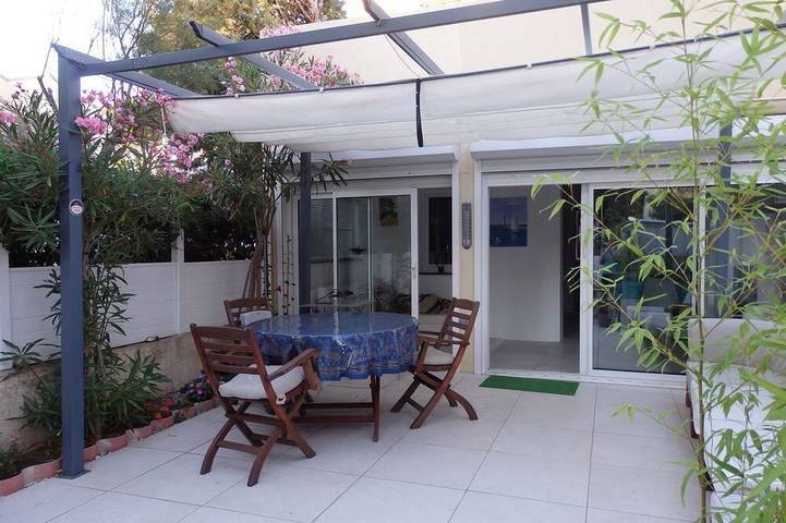 Gîte pour 4 personnes, avec terrasse dans Office De Tourisme De Gruissan