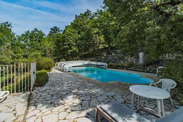 Cottage pour 5 personnes, avec jardin, animaux acceptés à Cénac-et-Saint-Julien