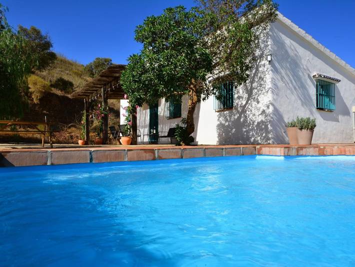 Villa pour 6 personnes, avec terrasse ainsi que jardin et piscine - 1