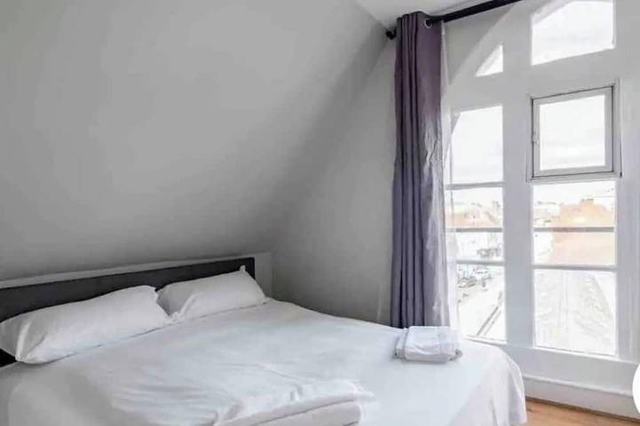 Entire apartment, 2 Bedroom Penthouse St Albans City Centre - stay right in the heart of the city in Hertfordshire