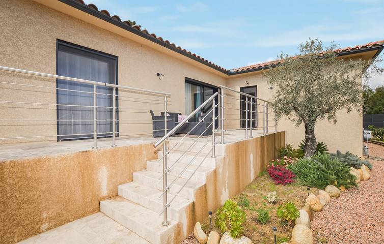 Location de vacances pour 4 personnes, avec jardin ainsi que piscine et terrasse à Prunelli-di-Fiumorbo - 2