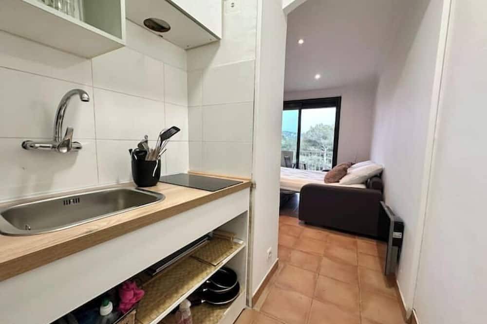 Entire apartment, 3 kms from Cassis T2 with terrace - free parking in Carnoux-en-Provence, Marseille region