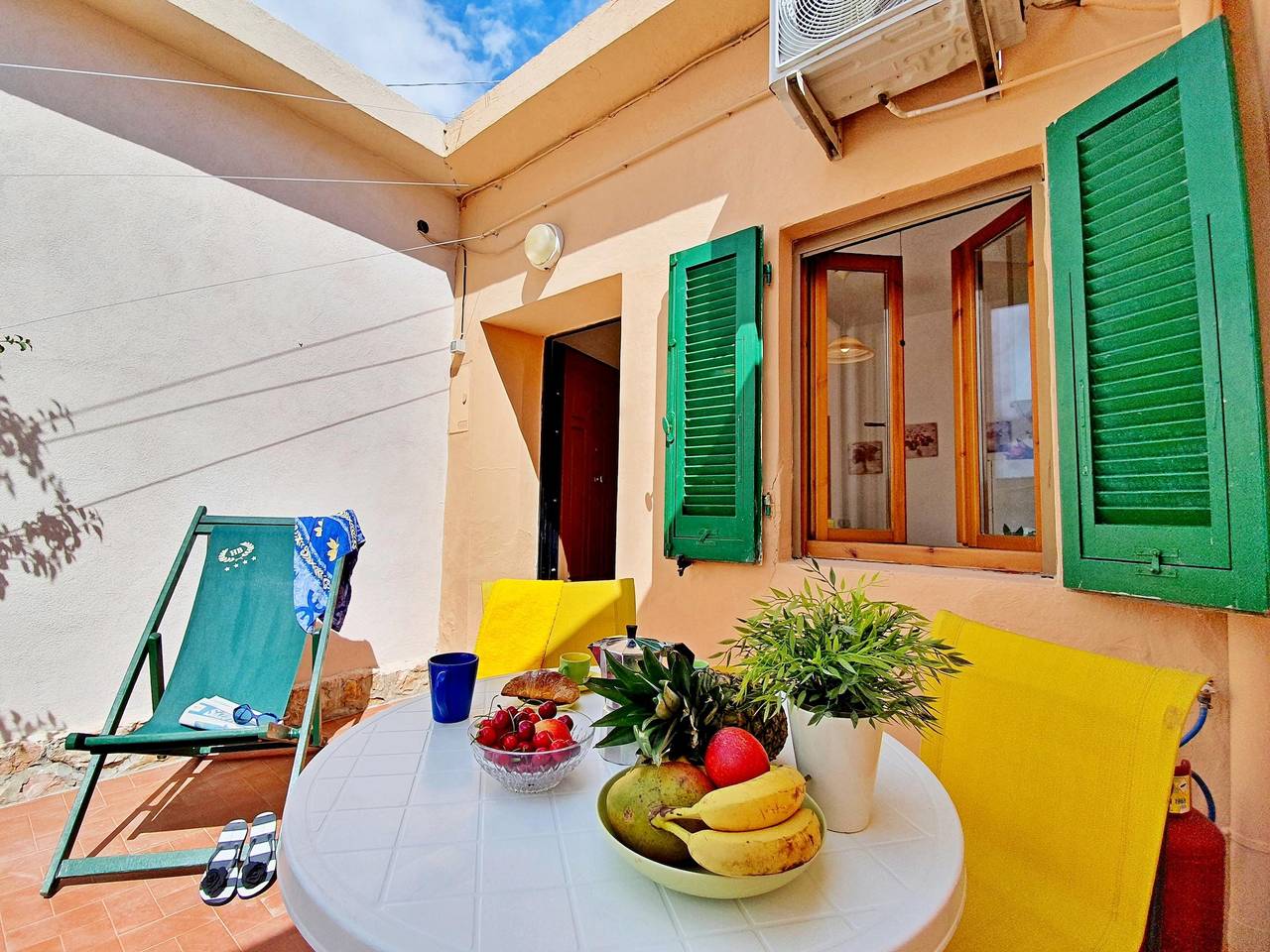 Appartamento intero, Appartamento per vacanze "La Bouganville" con aria condizionata e terrazza in Capoliveri, Isola d'Elba