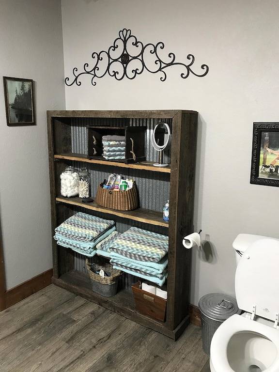 Historische Main St Wooded Bluff & Large Private Deck Luxusunterkunft für bis zu 6 in Eureka Springs, Carroll County (AR)